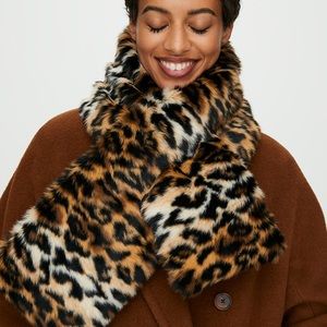 - ARITZIA Auxiliary Leopard Faux Fur Collar